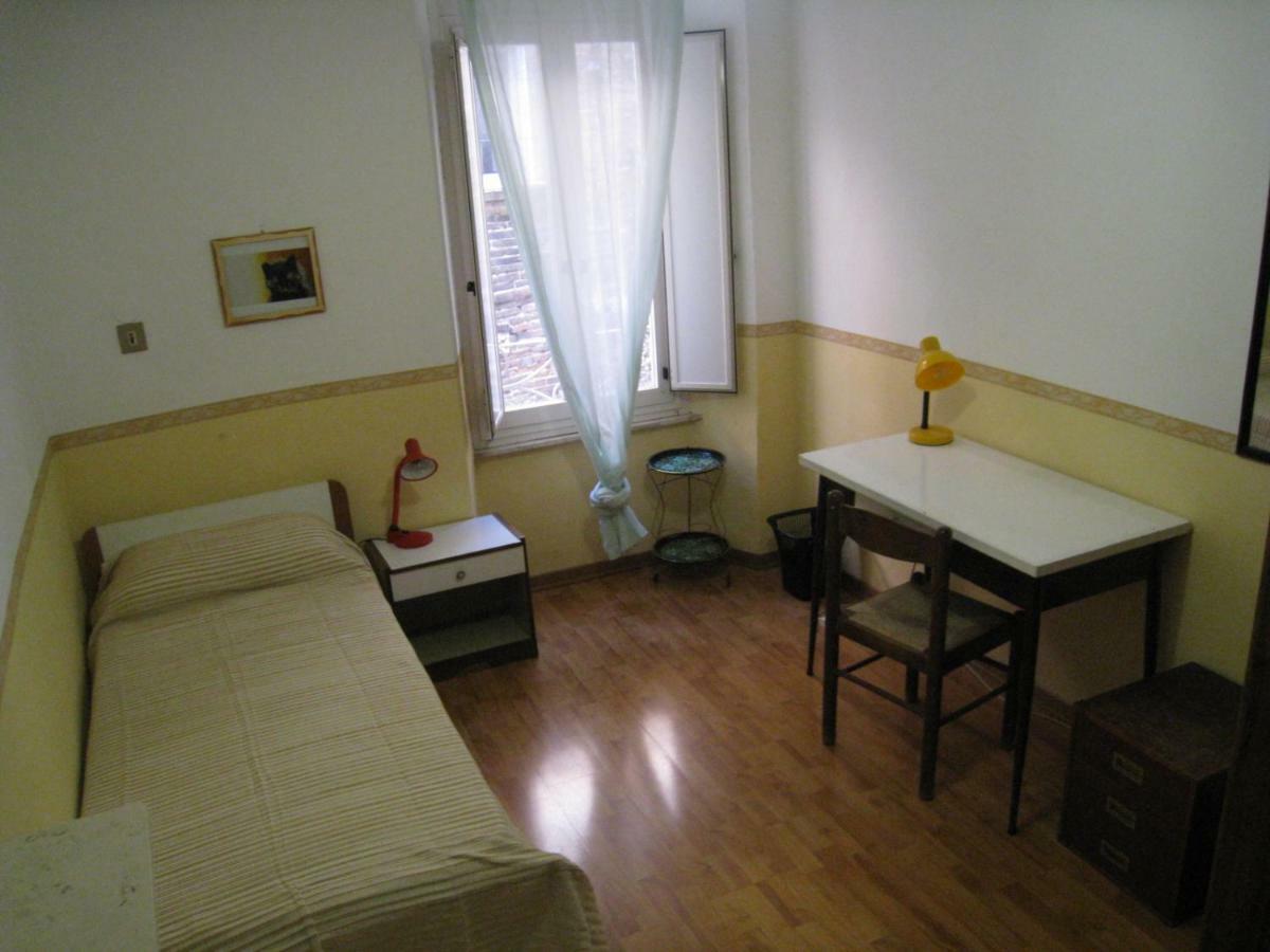 Camera Singola con Bagno in Comune